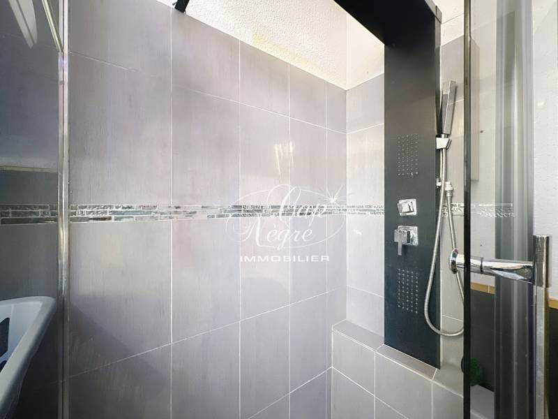 Mazet de charme avec terrasse ensoleillée et vue mer – proche mer