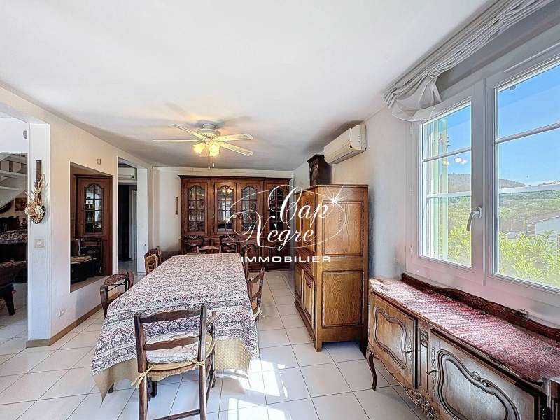 VILLA À RÉNOVER AVEC PISCINE & GARAGE À VENDRE AUX ARCS