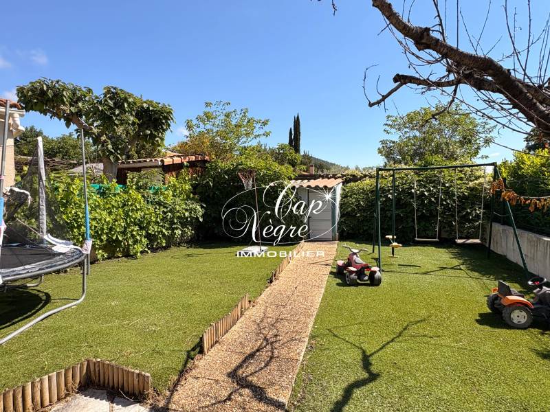 VILLA À RÉNOVER AVEC PISCINE & GARAGE À VENDRE AUX ARCS