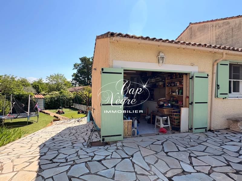 VILLA À RÉNOVER AVEC PISCINE & GARAGE À VENDRE AUX ARCS