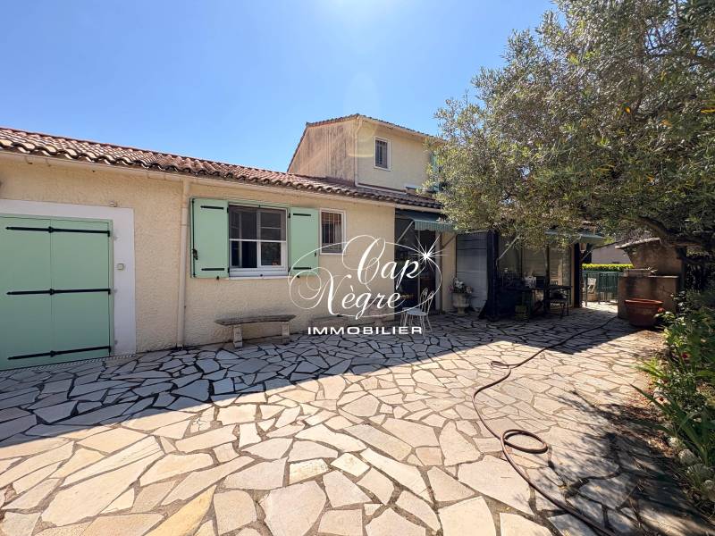 VILLA À RÉNOVER AVEC PISCINE & GARAGE À VENDRE AUX ARCS