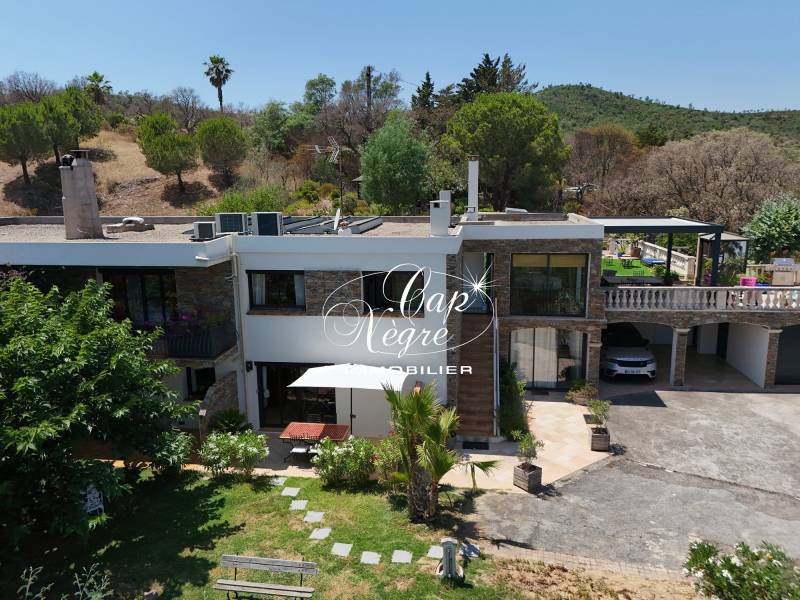 PROPRIÉTÉ DE 360M² AU COEUR DE LA NATURE À VENDRE À BORMES LES MIMOSAS