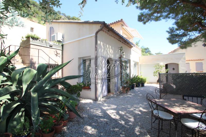 VILLA DE 163M² VUE MER À VENDRE À AIGUEBELLE