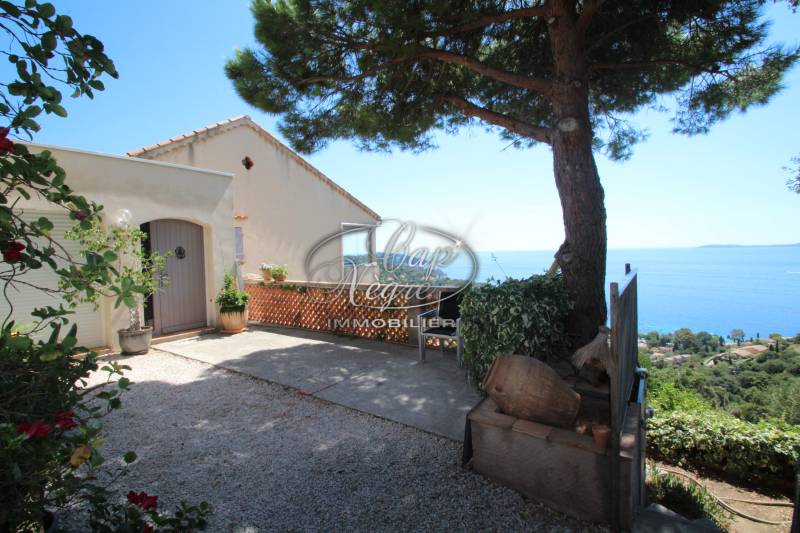 VILLA DE 163M² VUE MER À VENDRE À AIGUEBELLE