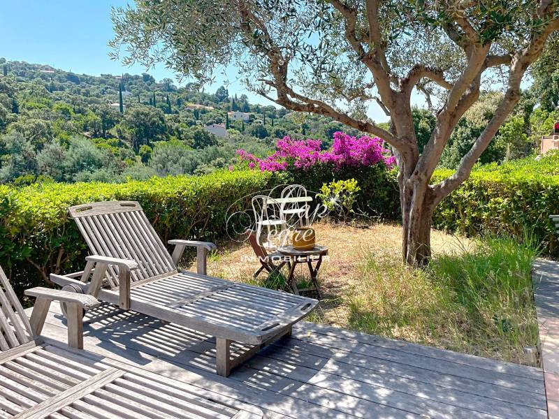 LE RAYOL-CANADEL MAZET DE PLAIN PIED 3 CHAMBRES 10MN A PIED PLAGE PISCINE