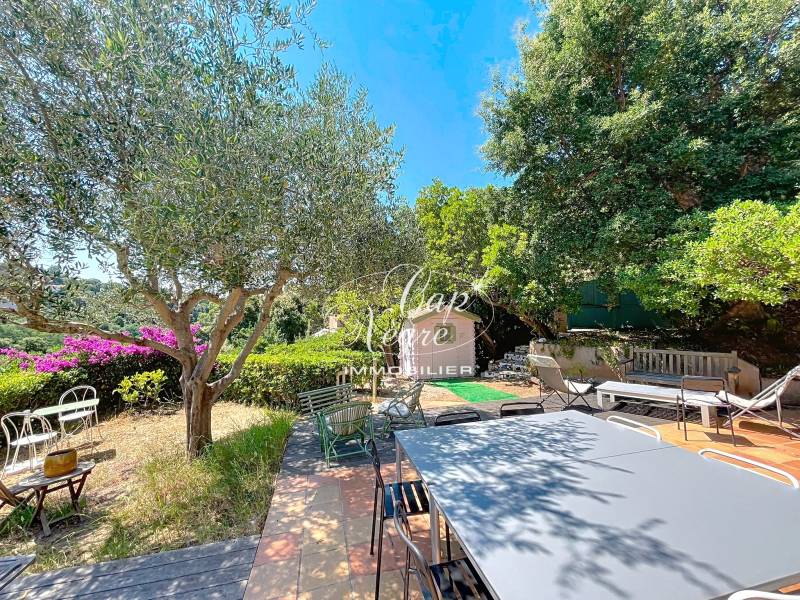 LE RAYOL-CANADEL MAZET DE PLAIN PIED 3 CHAMBRES 10MN A PIED PLAGE PISCINE