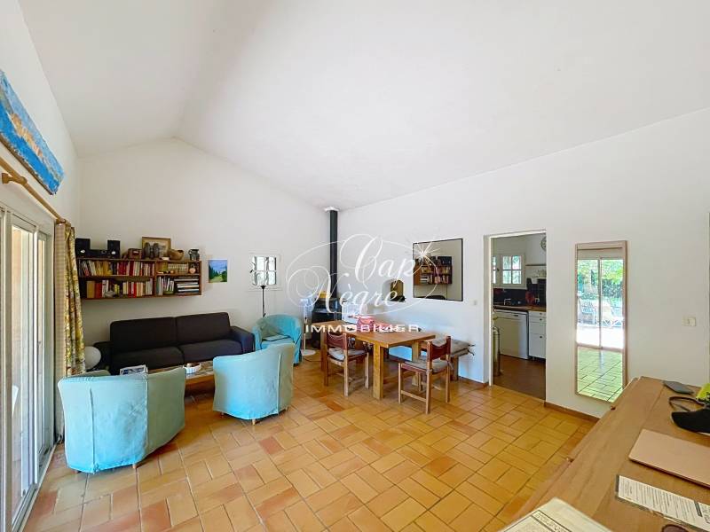 LE RAYOL-CANADEL MAZET DE PLAIN PIED 3 CHAMBRES 10MN A PIED PLAGE PISCINE