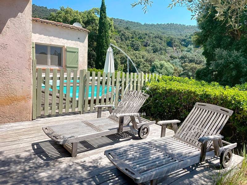 LE RAYOL-CANADEL MAZET DE PLAIN PIED 3 CHAMBRES 10MN A PIED PLAGE PISCINE