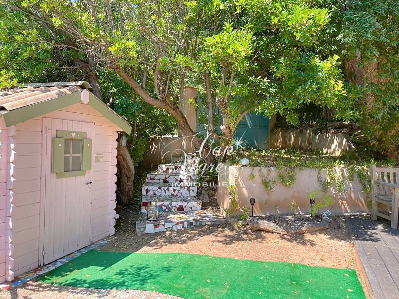 LE RAYOL-CANADEL MAZET DE PLAIN PIED 3 CHAMBRES 10MN A PIED PLAGE PISCINE