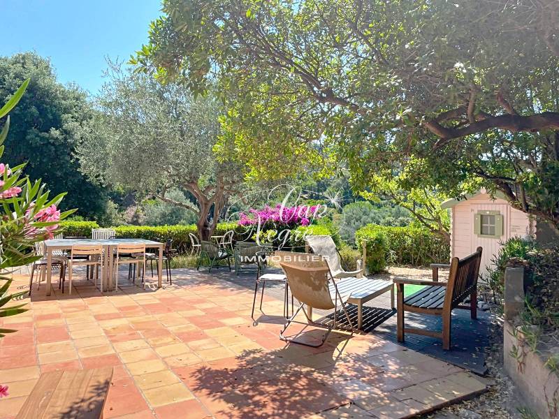 LE RAYOL-CANADEL MAZET DE PLAIN PIED 3 CHAMBRES 10MN A PIED PLAGE PISCINE