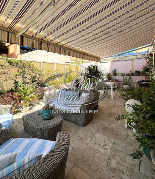 VENDU PAR CAP NÈGRE IMMOBILIER - LE LAVANDOU - COEUR DE VILLAGE