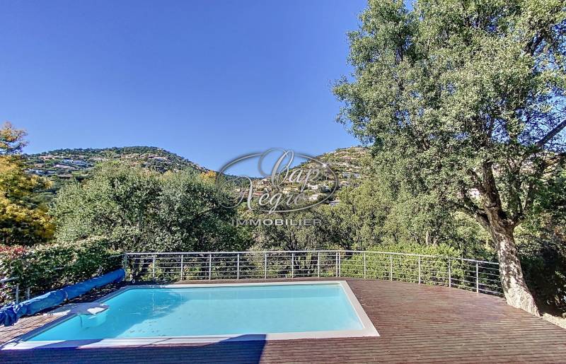 MAISON DE CHARME DANS LES COLLINES DE VALCROS