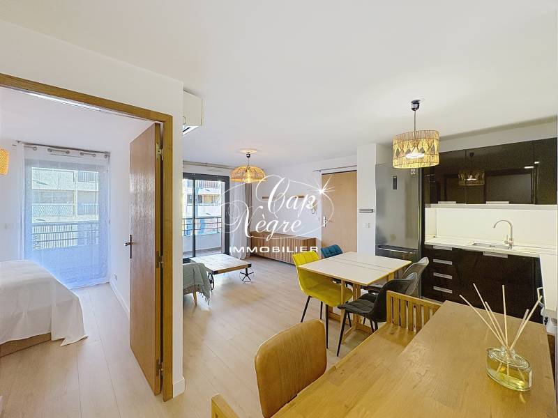 VENDU - T2 MODERNE À VENDRE AVEC GARAGE ET PISCINE AU CENTRE VILLE DE CAVALAIRE SUR MER