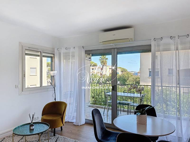 APPARTEMENT RÉNOVÉ T3 PROCHE PLAGE DE 48M² À VENDRE À CAVALAIRE SUR MER