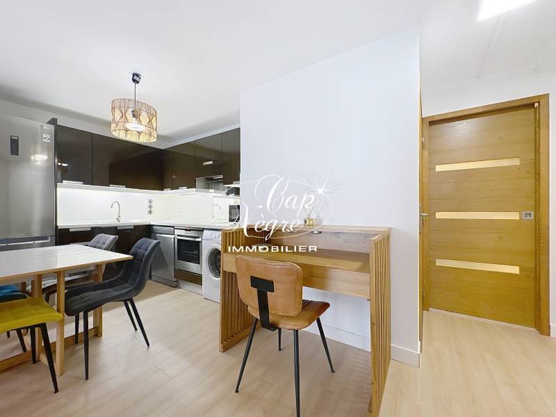 VENDU - T2 MODERNE À VENDRE AVEC GARAGE ET PISCINE AU CENTRE VILLE DE CAVALAIRE SUR MER