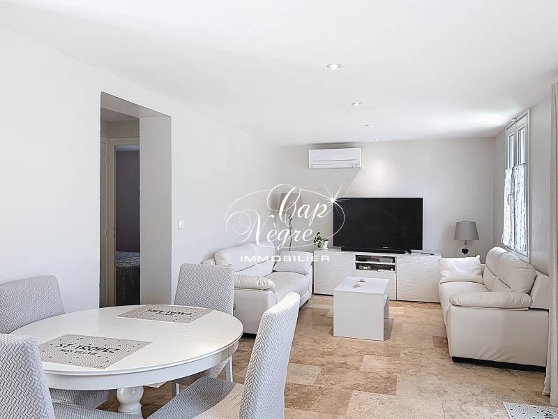 MAISON DE VILLE RÉNOVÉE AVEC JARDIN ET CAVE PROCHE CENTRE & COMMERCES À VENDRE À CAVALAIRE - GOLFE DE SAINT TROPEZ