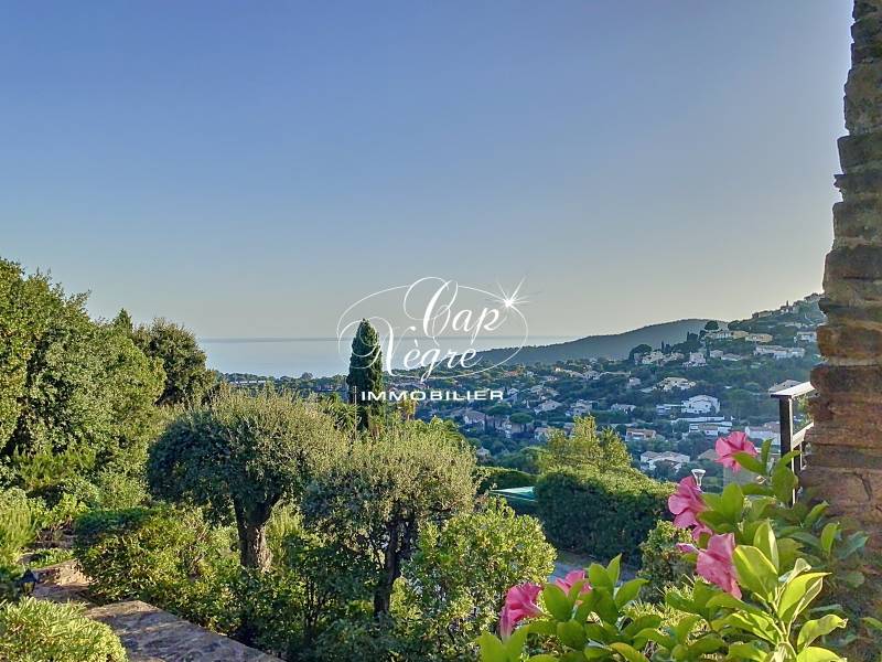 VILLA À RÉNOVER VUE MER AVEC TERRAIN ARBORÉ À VENDRE À CAVALAIRE SUR MER - GOLFE DE SAINT TROPEZ