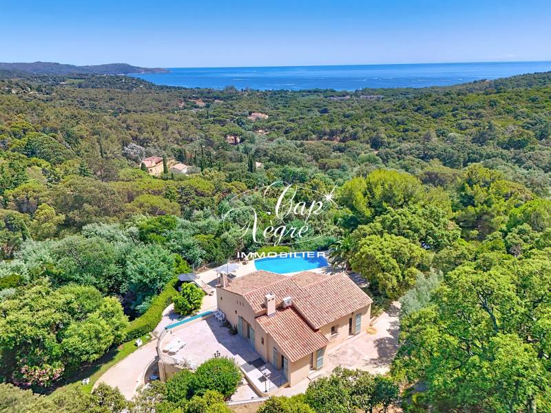 PROPRIÉTÉ PROVENÇALE VUE MER AU COEUR DE LA NATURE À VENDRE À CAVALAIRE SUR MER - GOLFE DE SAINT TROPEZ