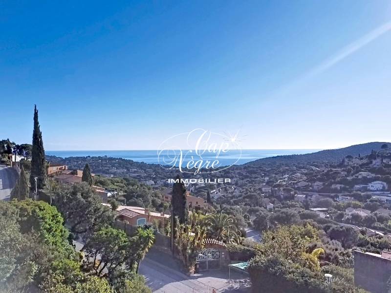 VILLA À RÉNOVER VUE MER AVEC TERRAIN ARBORÉ À VENDRE À CAVALAIRE SUR MER - GOLFE DE SAINT TROPEZ