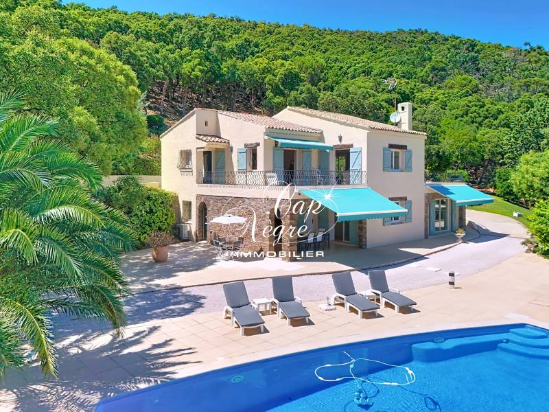 PROPRIÉTÉ PROVENÇALE VUE MER AU COEUR DE LA NATURE À VENDRE À CAVALAIRE SUR MER - GOLFE DE SAINT TROPEZ
