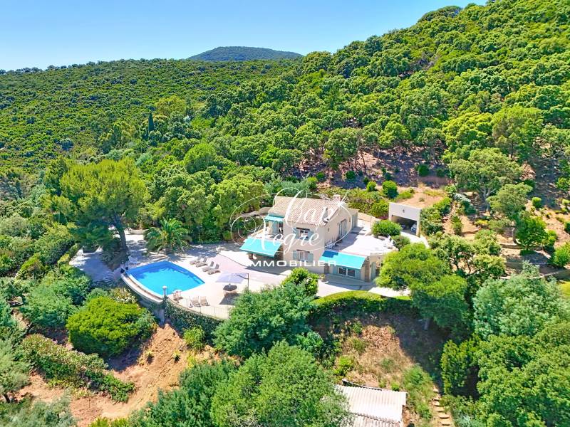PROPRIÉTÉ PROVENÇALE VUE MER AU COEUR DE LA NATURE À VENDRE À CAVALAIRE SUR MER - GOLFE DE SAINT TROPEZ