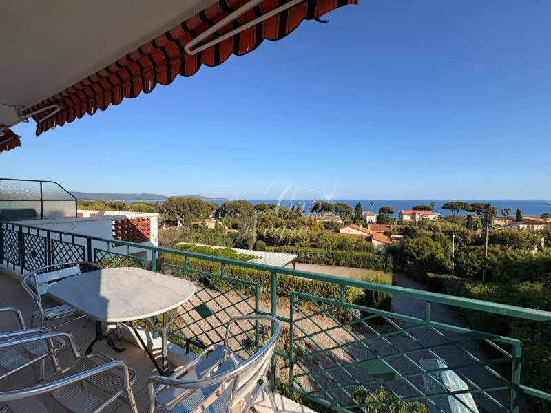 VENDU - APPARTEMENT T2 DE 40M² VUE MER À 2 MINUTES DES PLAGES À VENDRE À CAVALAIRE SUR MER