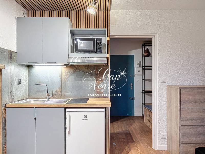 STUDIO CABINE RÉNOVÉ VUE COLLINES À VENDRE CLÉ EN MAIN À CAVALAIRE SUR MER - GOLFE DE SAINT TROPEZ