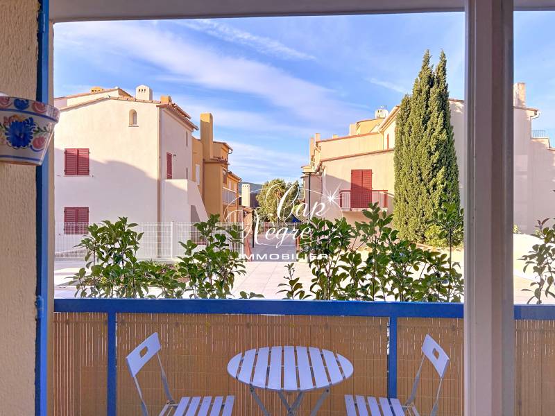 STUDIO CLÉ EN MAIN PROCHE MER ET CENTRE DANS RÉSIDENCE CALME À VENDRE À CAVALAIRE SUR MER - GOLFE DE SAINT TROPEZ