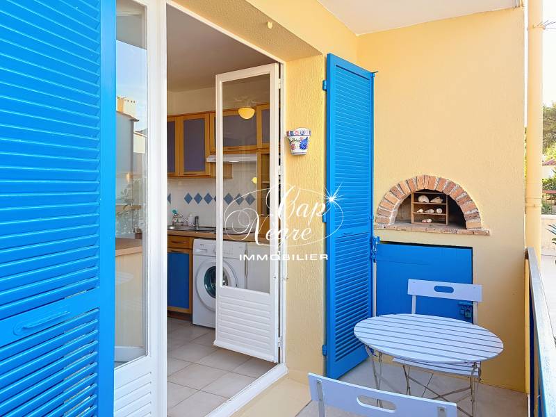 STUDIO CLÉ EN MAIN PROCHE MER ET CENTRE DANS RÉSIDENCE CALME À VENDRE À CAVALAIRE SUR MER - GOLFE DE SAINT TROPEZ