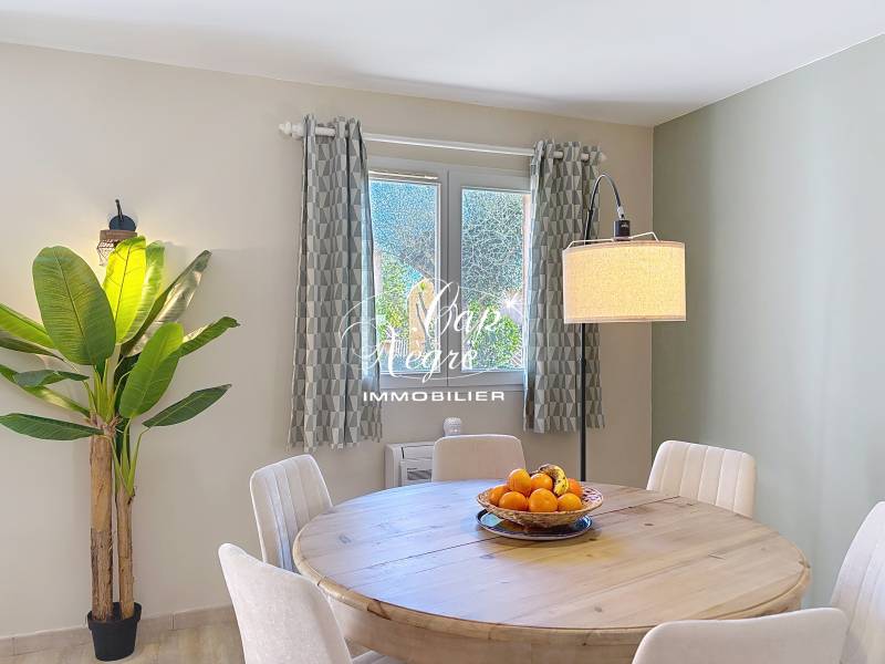 MAISON DE CHARME CLÉ EN MAIN AVEC JARDIN PROCHE DU CENTRE VILLE ET DES PLAGES DE CAVALAIRE SUR MER À VENDRE - GOLFE DE SAINT TROPEZ