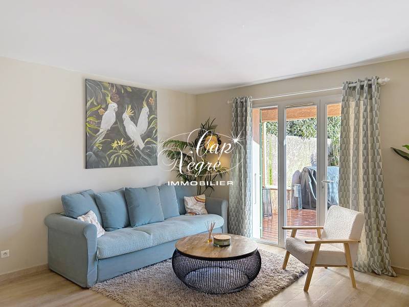 MAISON DE CHARME CLÉ EN MAIN AVEC JARDIN PROCHE DU CENTRE VILLE ET DES PLAGES DE CAVALAIRE SUR MER À VENDRE - GOLFE DE SAINT TROPEZ