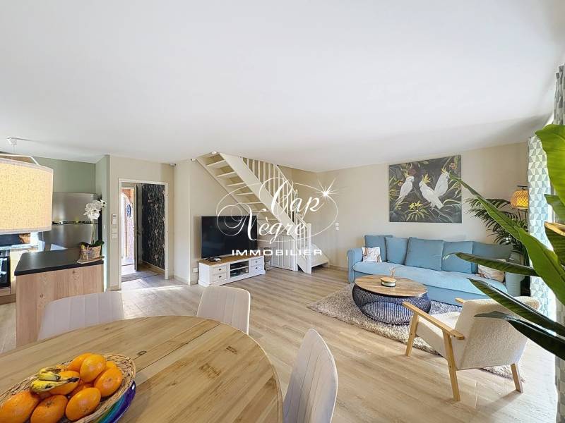 MAISON DE CHARME CLÉ EN MAIN AVEC JARDIN PROCHE DU CENTRE VILLE ET DES PLAGES DE CAVALAIRE SUR MER À VENDRE - GOLFE DE SAINT TROPEZ