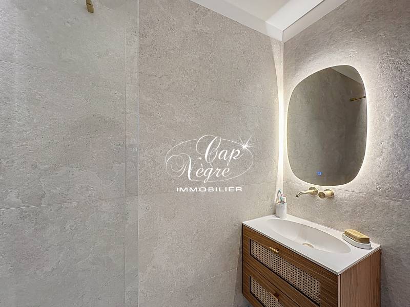 Appartement d’exception au Cap Nègre – Vue mer panoramique