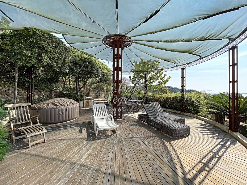 CAVALIÈRE - SPLENDIDE PROPRIÉTÉ - VUE PANORAMIQUE