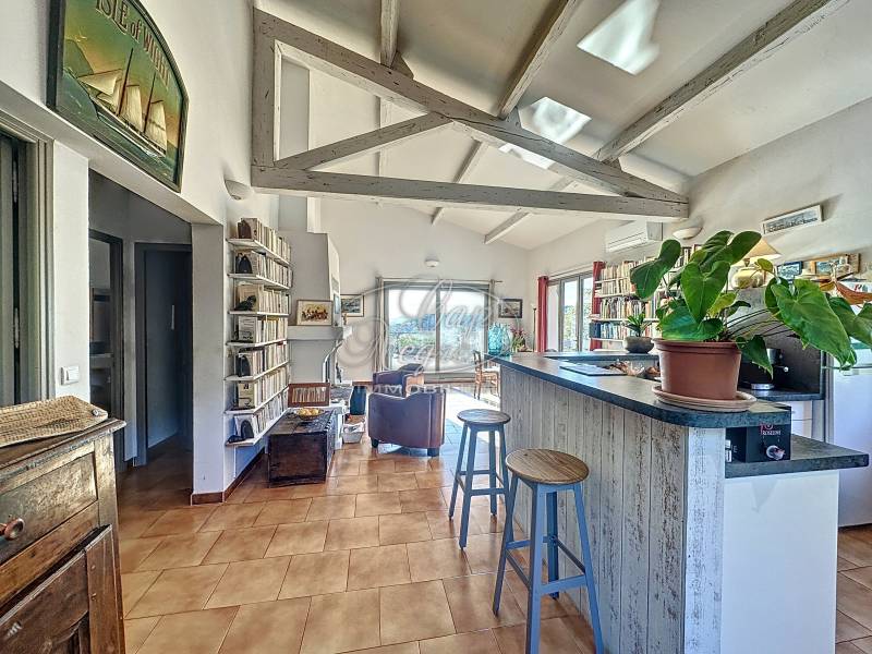 VENDU PAR CAP NÈGRE - CAVALIÈRE EXCLUSIF ET EN AVANT PREMIERE