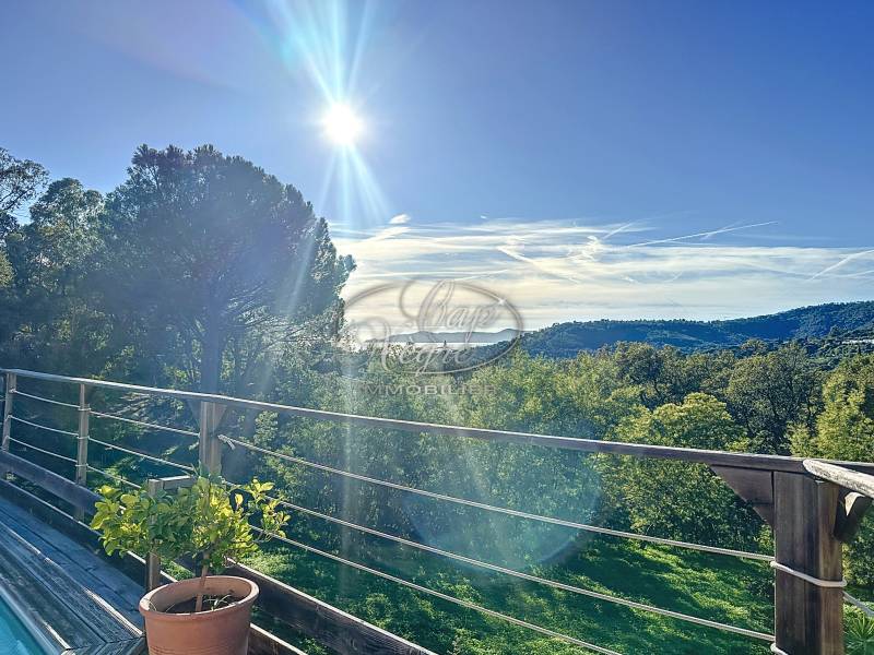 A VENDRE A CAVALIERE LE LAVANDOU PRORPIETE AVEC TERRAIN ET PI