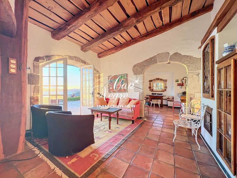 Maison néo-provençale avec terrasse plein sud et piscine