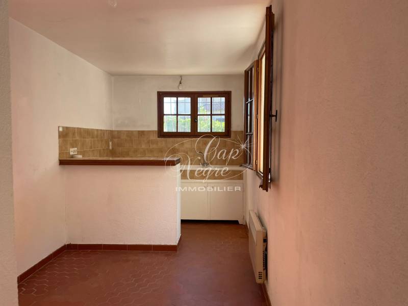 LOT 2 APPARTEMENTS A RENOVER JARDIN GARAGE 500M DE LA PLAGE