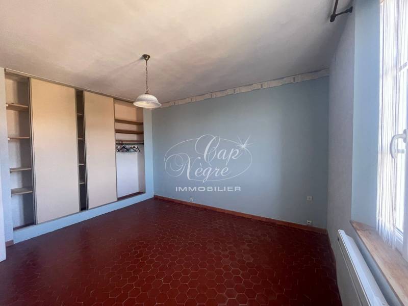 LOT 2 APPARTEMENTS A RENOVER JARDIN GARAGE 500M DE LA PLAGE