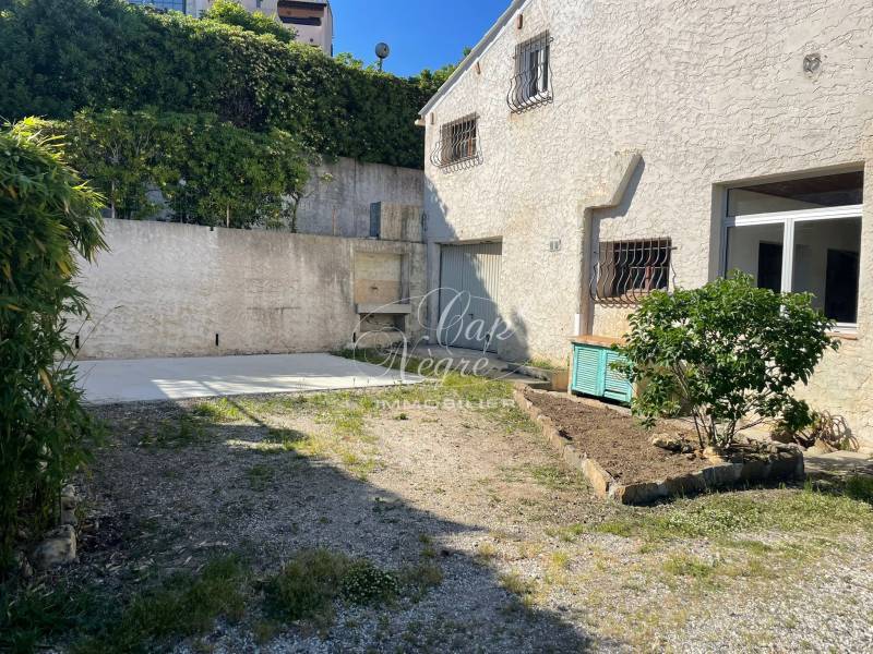 LOT 2 APPARTEMENTS A RENOVER JARDIN GARAGE 500M DE LA PLAGE