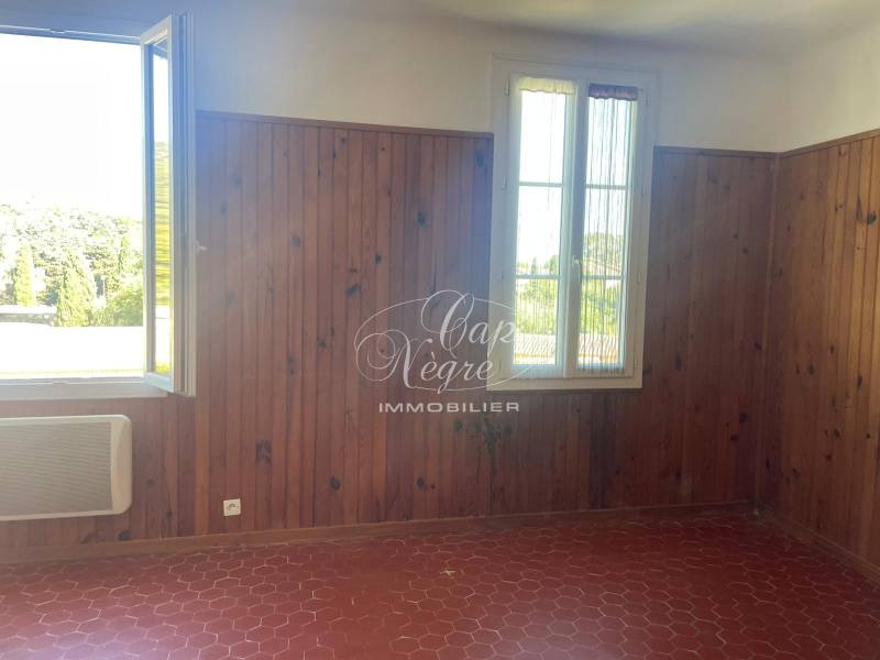 LOT 2 APPARTEMENTS A RENOVER JARDIN GARAGE 500M DE LA PLAGE