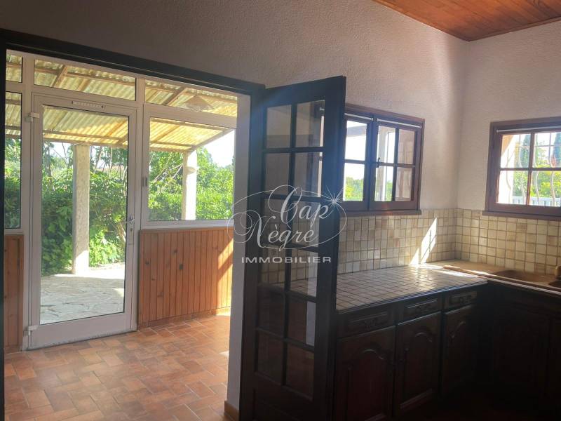 LOT 2 APPARTEMENTS A RENOVER JARDIN GARAGE 500M DE LA PLAGE