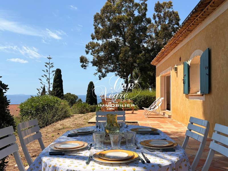 LOCATION SAISONNIERE - Villa 8 personnes face à la mer à 150m de la plage du Rayol 