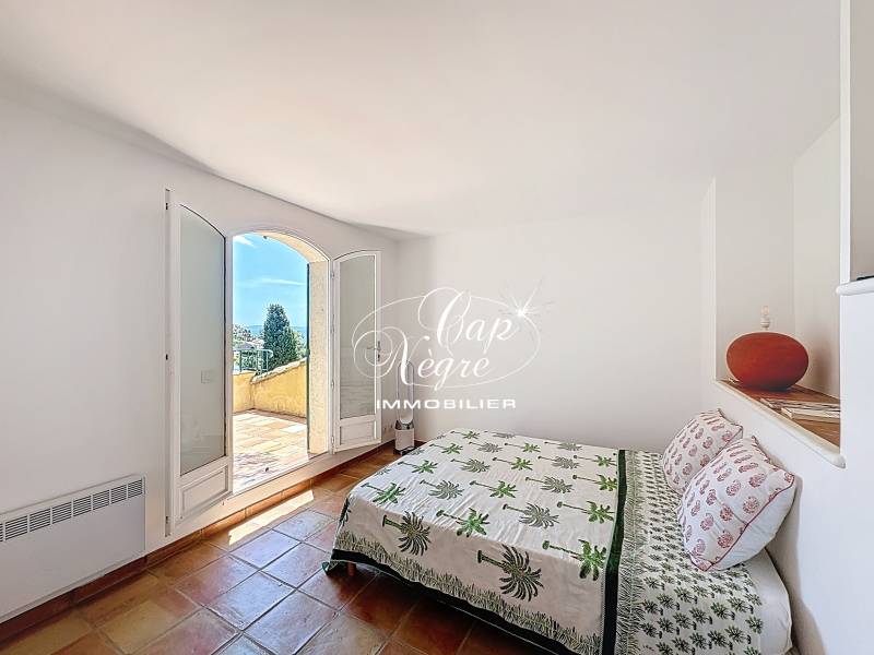 LOCATION SAISONNIERE - Villa 8 personnes face à la mer à 150m de la plage du Rayol 