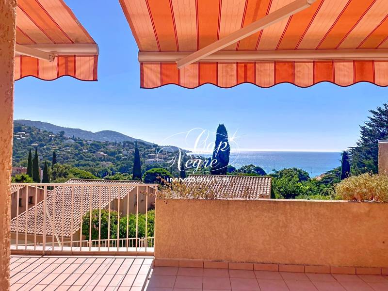 Appartement 2 pièces avec terrasse vue mer et garage à Pramousquier - Proche plage