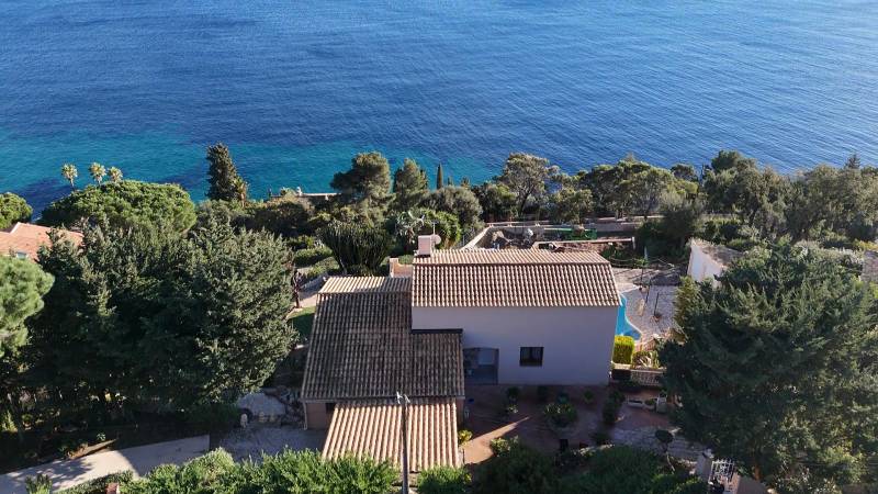 À VENDRE PROPRIETE RAYOL-CANADEL PISCINE VUE MER