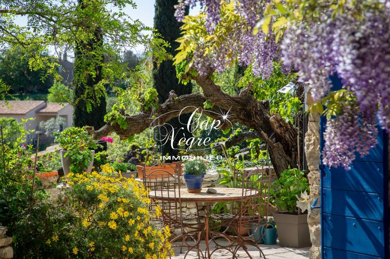 PROPRIÉTÉ PROVENÇALE EN PIERRE À VENDRE AU COEUR DE LA NATURE À DRAGUIGNAN