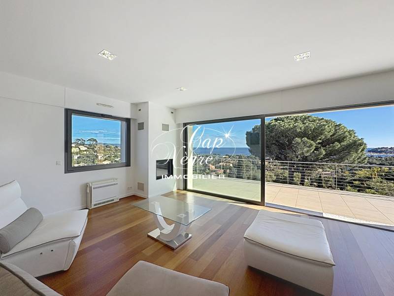 VILLA CALIFORNIENNE DE 210M² VUE MER À VENDRE SURPLOMBANT CAVALAIRE