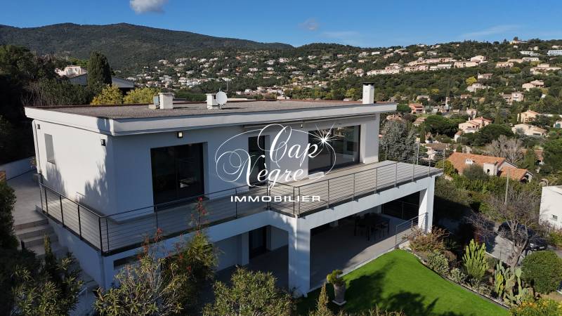 VILLA CALIFORNIENNE DE 210M² VUE MER À VENDRE SURPLOMBANT CAVALAIRE