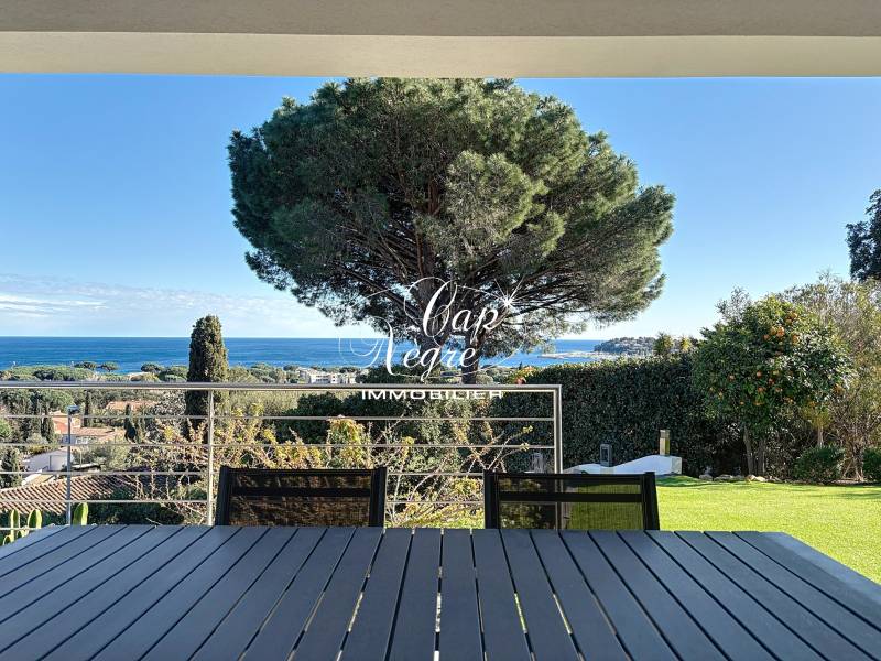 VILLA CALIFORNIENNE DE 210M² VUE MER À VENDRE SURPLOMBANT CAVALAIRE
